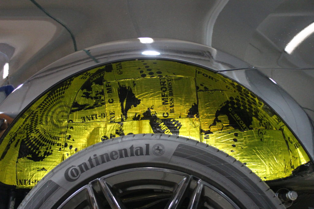 Шумоизоляция колесных арок Mercedes V class первым слоем